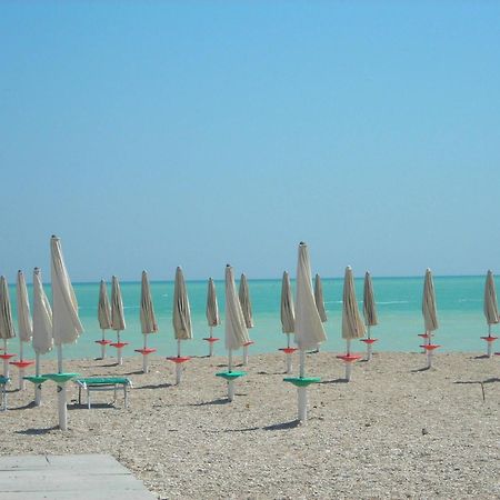 Hotel Chiaraluna Civitanova Marche Exterior photo