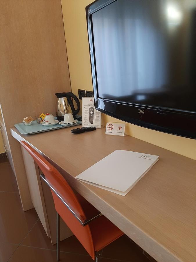 Hotel Chiaraluna Civitanova Marche Exterior photo