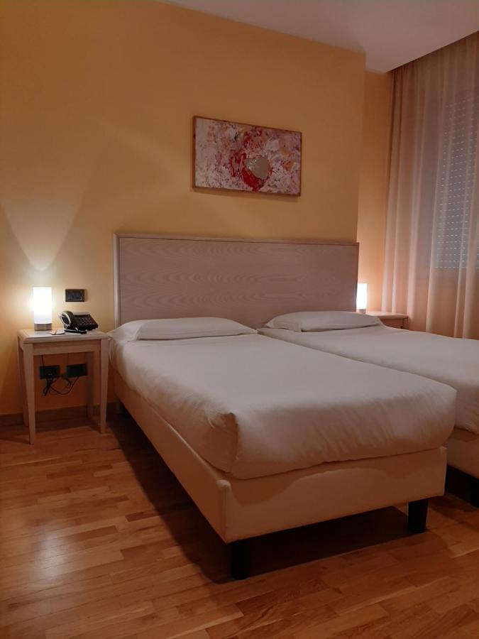 Hotel Chiaraluna Civitanova Marche Exterior photo