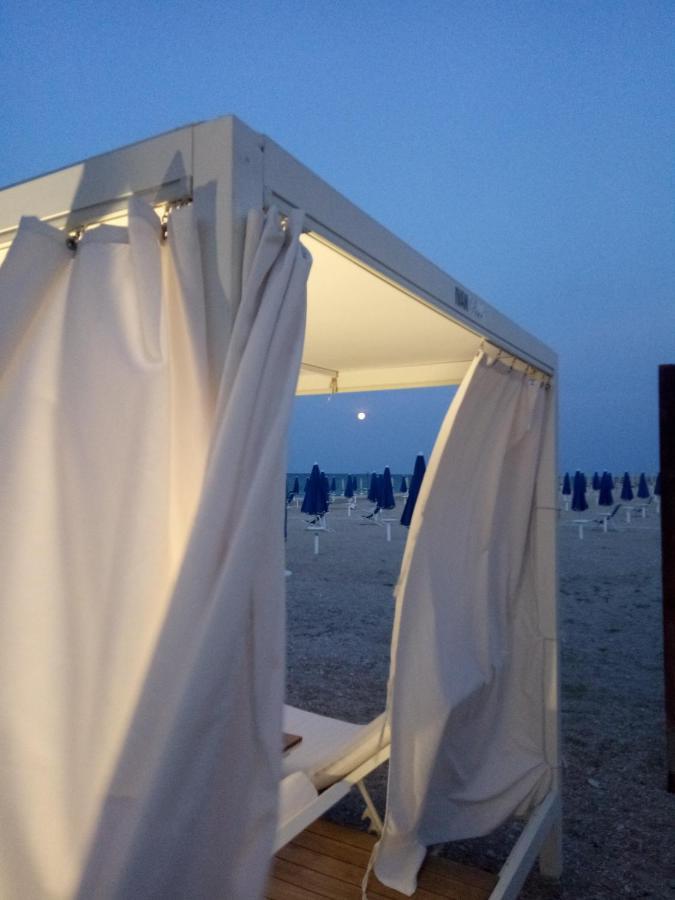 Hotel Chiaraluna Civitanova Marche Exterior photo