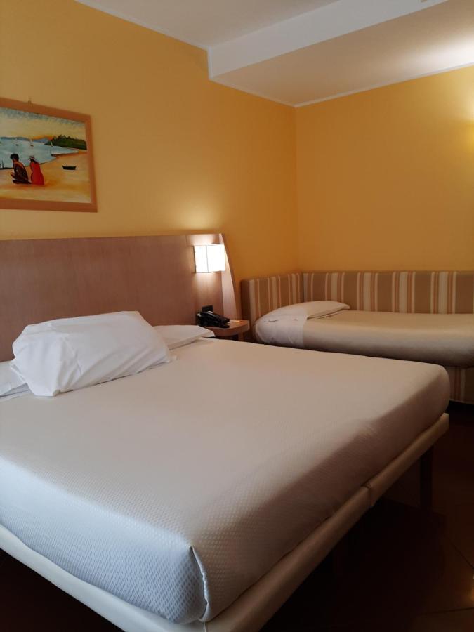 Hotel Chiaraluna Civitanova Marche Exterior photo