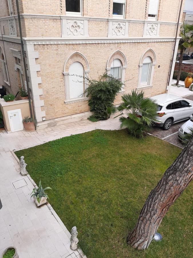 Hotel Chiaraluna Civitanova Marche Exterior photo