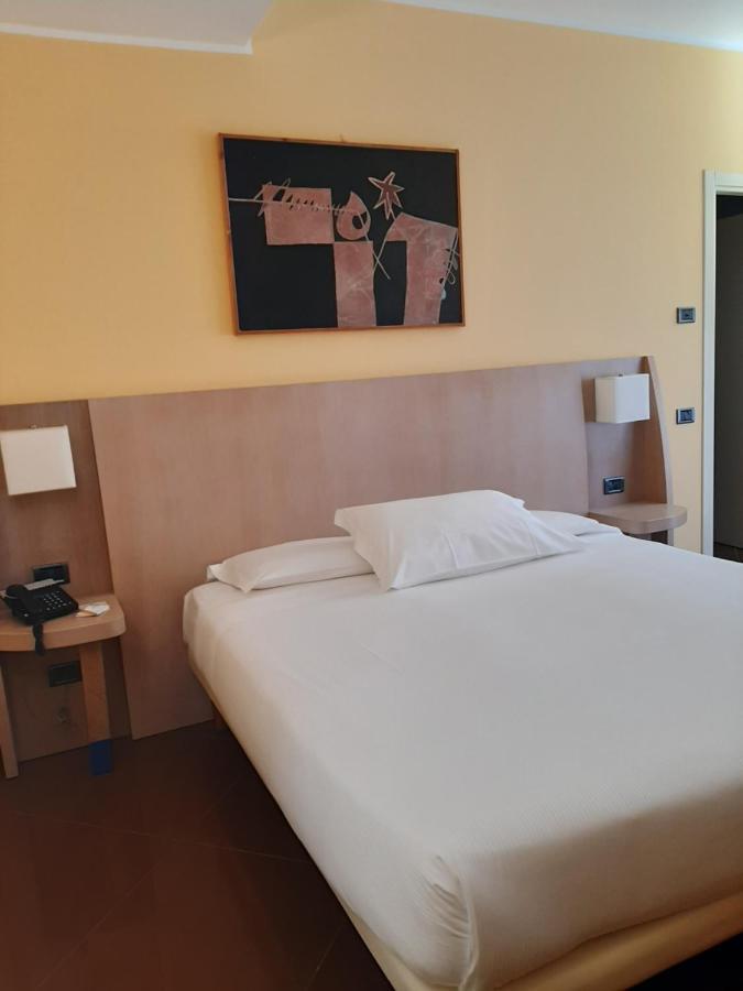 Hotel Chiaraluna Civitanova Marche Exterior photo