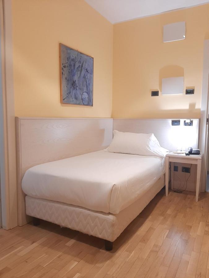 Hotel Chiaraluna Civitanova Marche Exterior photo