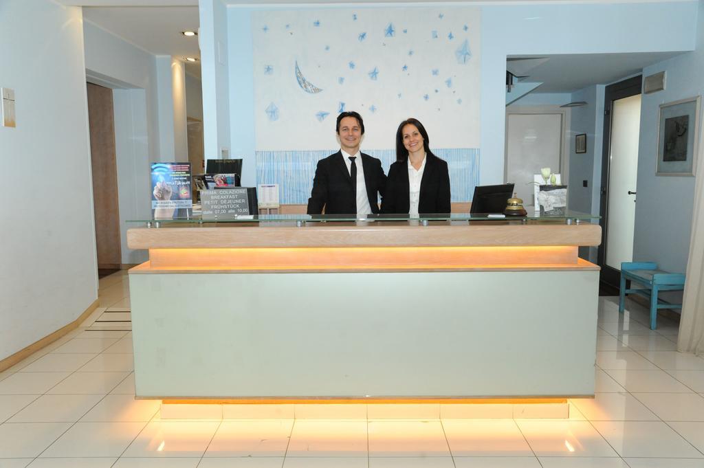 Hotel Chiaraluna Civitanova Marche Exterior photo