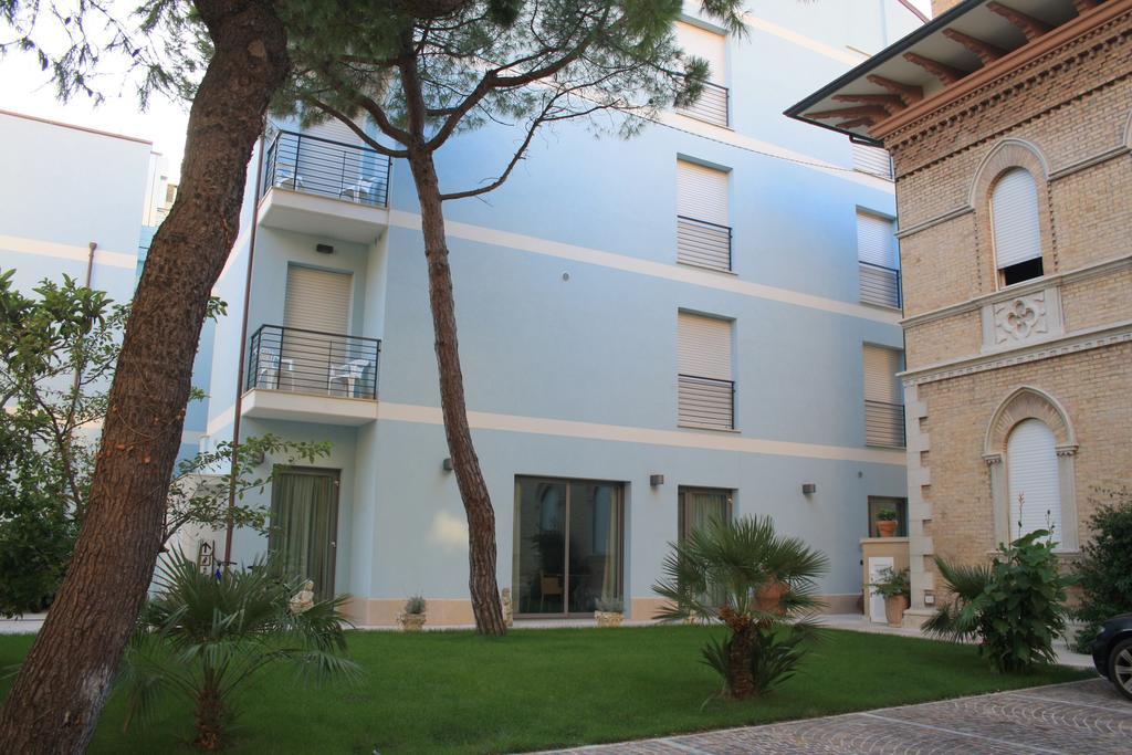 Hotel Chiaraluna Civitanova Marche Exterior photo
